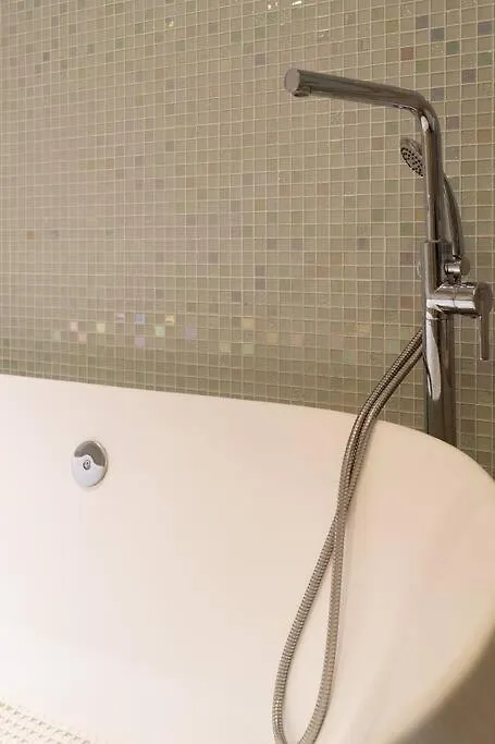 Apartment The Rixx Stylish In D1 At Ben Thanh With Netflix Pool Bathtub Ho Chi Minh City
