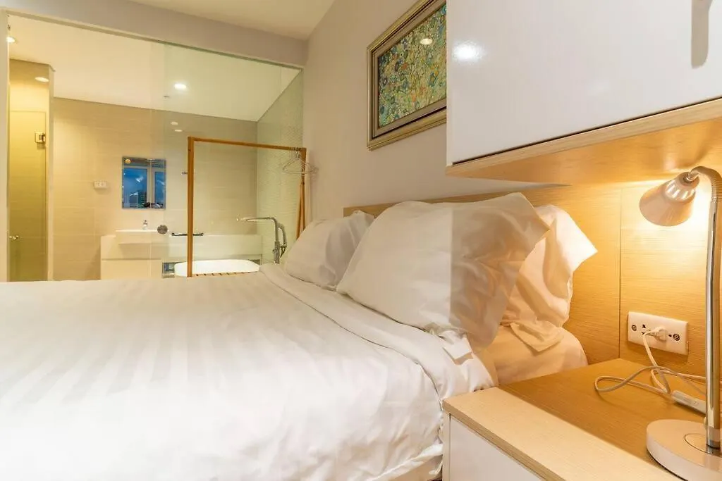 The Rixx Stylish In D1 At Ben Thanh With Netflix Pool Bathtub Ho Chi Minh City